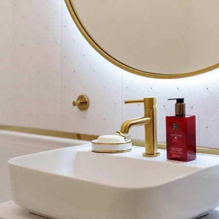 Luxury Family In The Heart Of Villa *