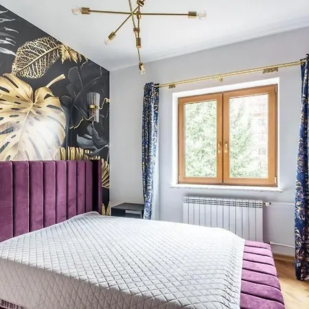 Luxury Family In The Heart Of Varsavia