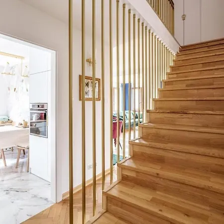 Luxury Family In The Heart Of وارسو